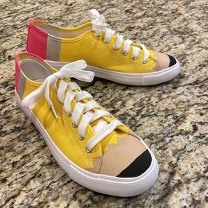 Pencil✏️Tennis shoes 💛💗Canvas Sneakers✏️